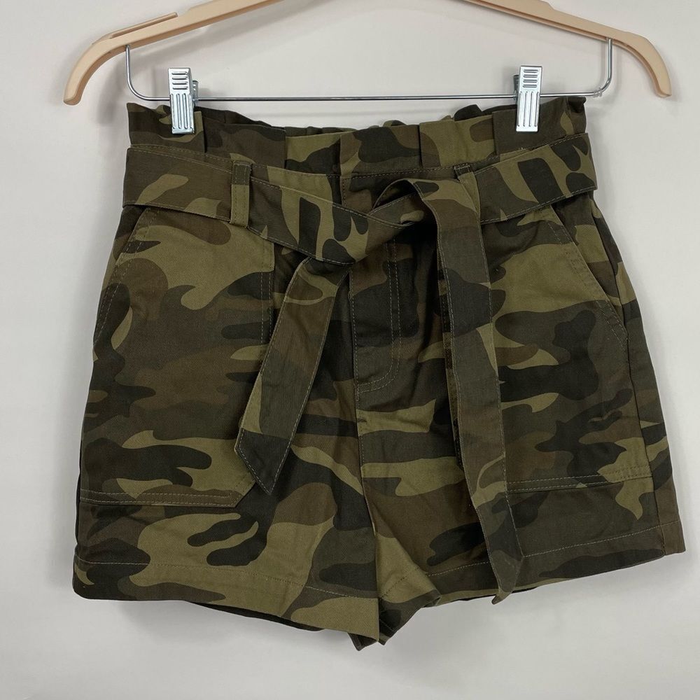 Lovers & Friends Delphine camo shorts  Small
